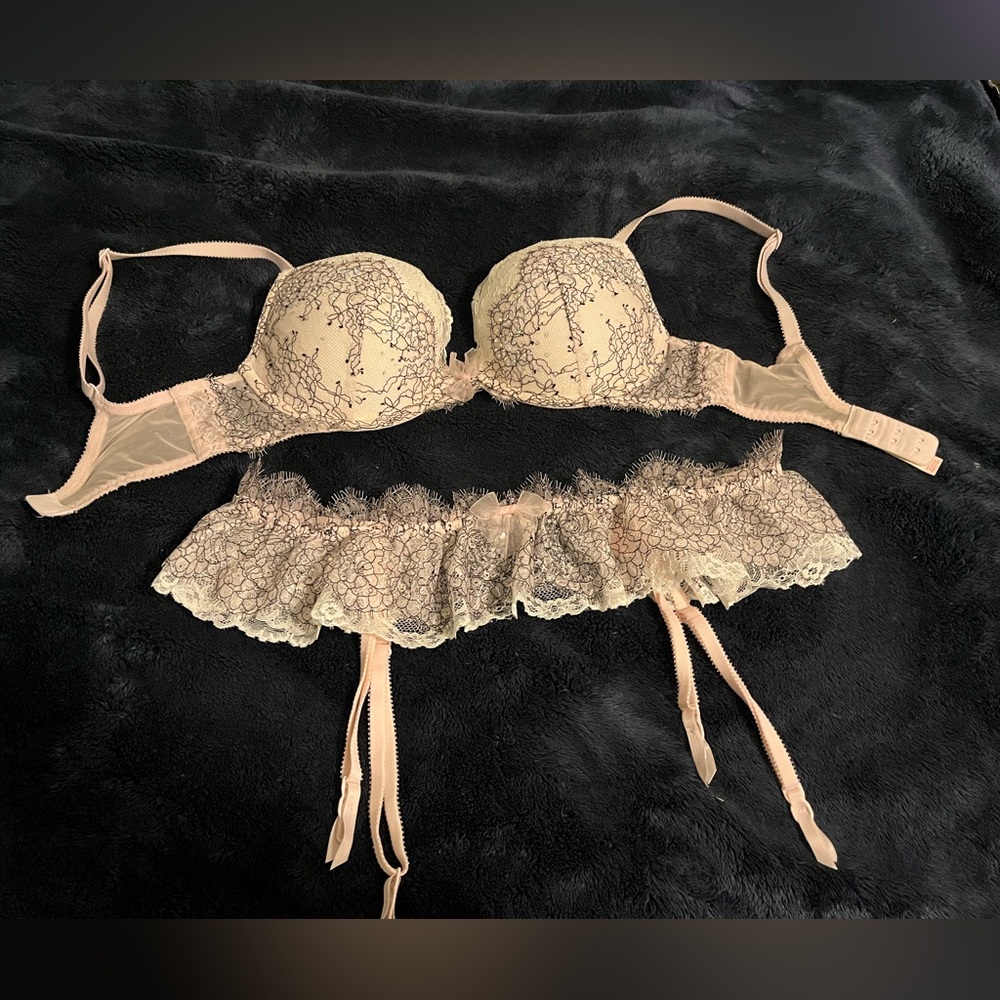 Victoria’s Secret Dream Angel’s 32D Push-up Bra and Garter set